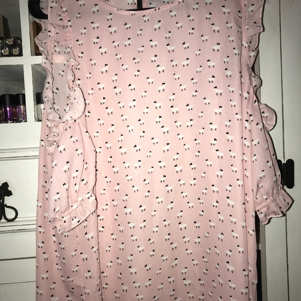 Open shoulder sheep top